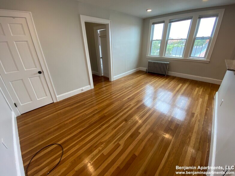 Building Photo - 136 Highland Ave