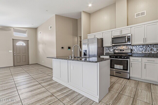Building Photo - 14937 Tierra Isaiah Ave