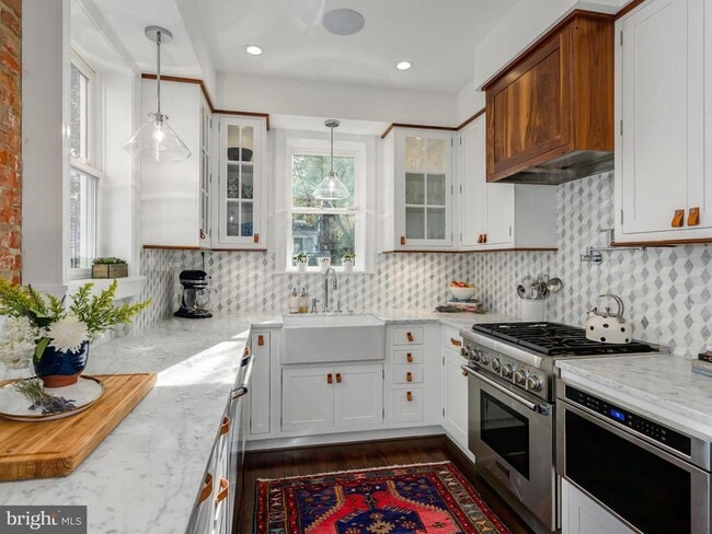 Building Photo - 1450 T St NW