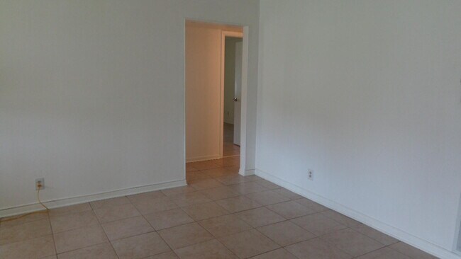Building Photo - 5883 La Paseos Dr
