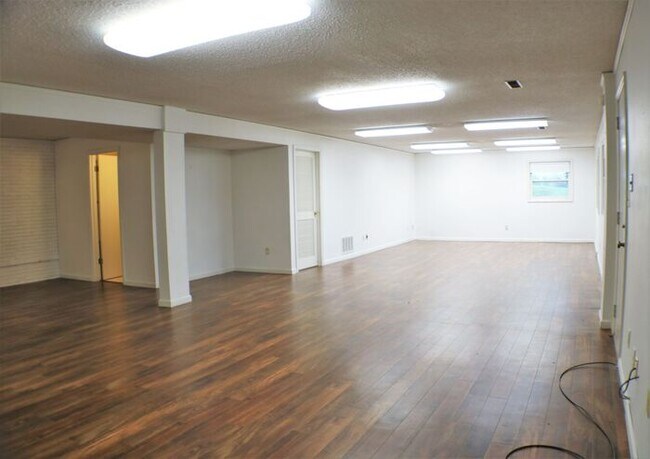 Building Photo - $2,350 | 3 Bedroom, 3 Bathroom House | No ...