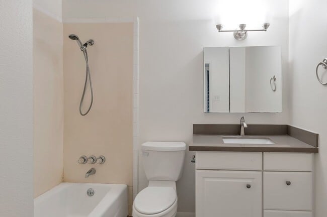 Building Photo - 5-Bedroom Tempe Home with Private Pool & Turf Yard Near ASU