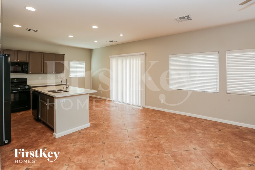 Building Photo - 6425 Casamar St