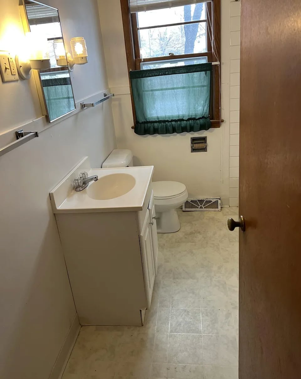 Bathroom - 1617 A Ave NE