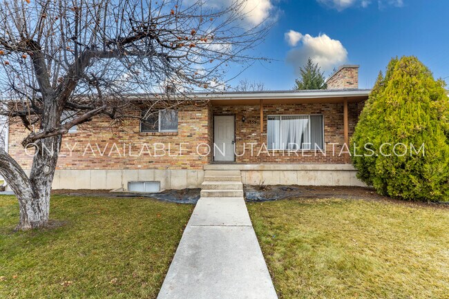 Building Photo - 1855 N 550 W