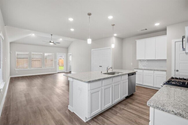 Building Photo - 21619 Coral Mist Dr