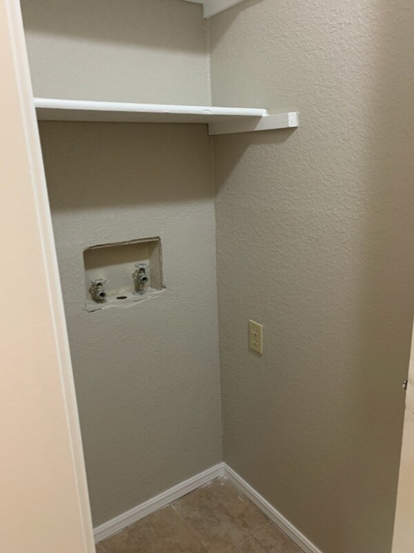 Building Photo - 1529 E 68th Pl