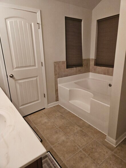 Building Photo - 1401 Worcester Trl