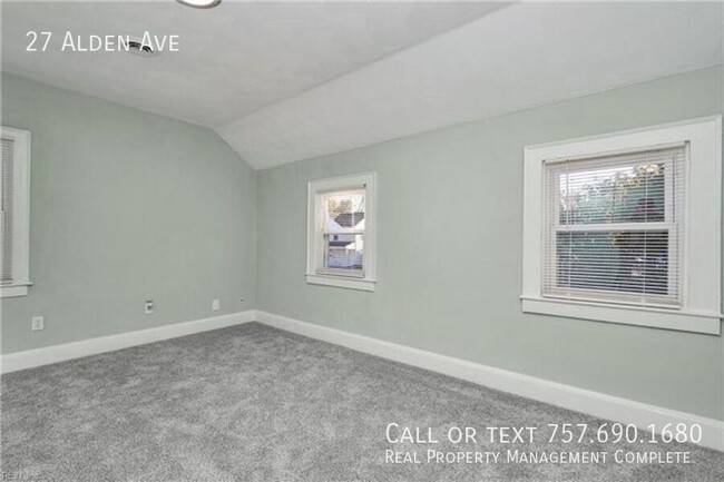 Building Photo - 3 BR, 2 BA newly renovated 1,462 sf single...