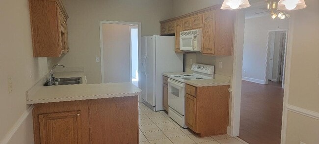 Building Photo - AVAILABLE NOW - CALL US FOR A SHOWING!