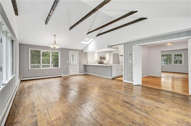 Building Photo - 4 Cranbury Woods Rd