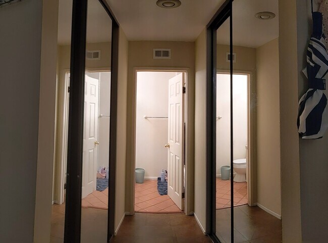 Building Photo - 94 Stanford Ct