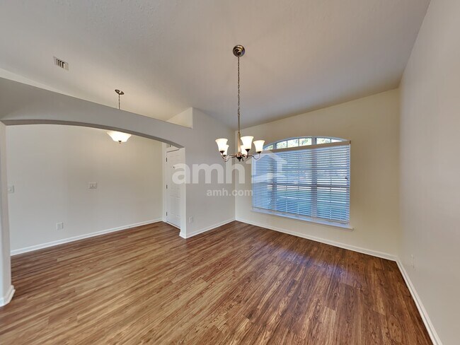 Building Photo - 985 Hyannis Port Dr