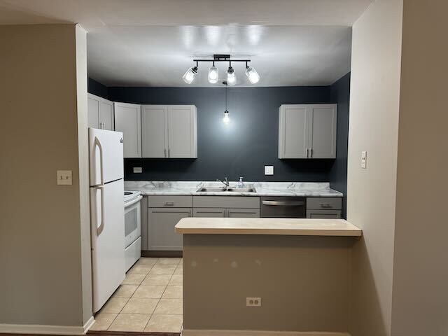 Building Photo - 1324 N Geneva Dr