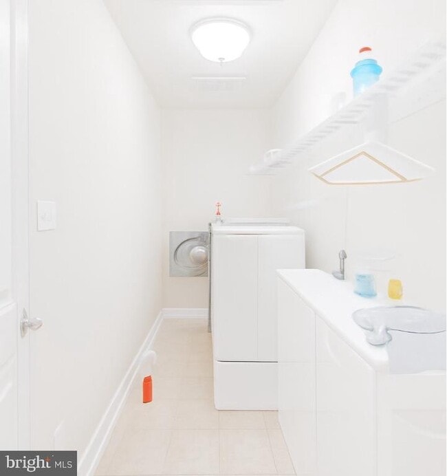 Building Photo - 3164 Lawrin Ct