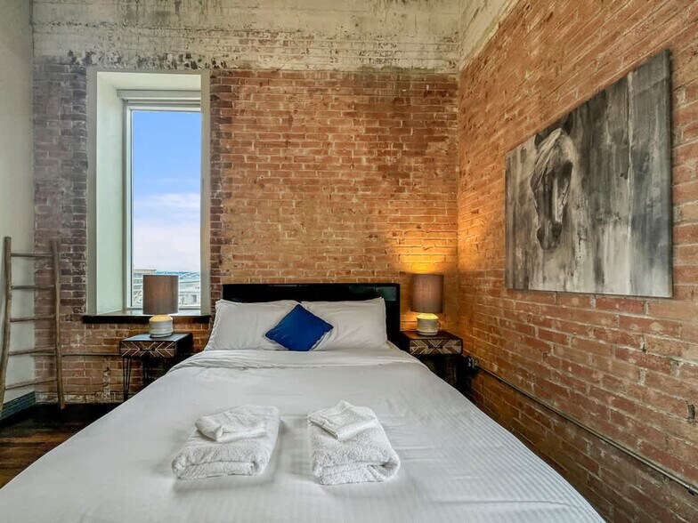 Building Photo - 500 S Ervay St