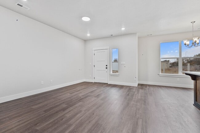 Building Photo - Awesome end unit 3 Bed 2.5 Bath townhome i...