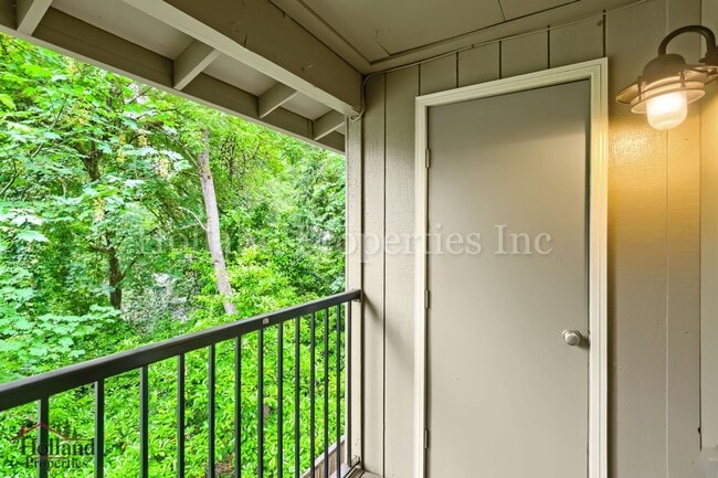 Building Photo - 2BR Portland Home | Skylight, Wood Fireplace & Screened Porch