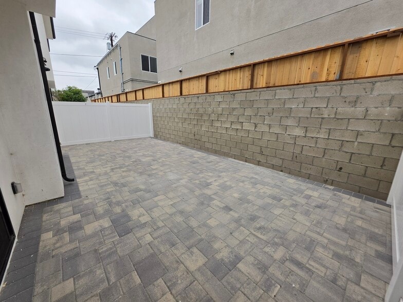 Building Photo - 6746 Ben Ave