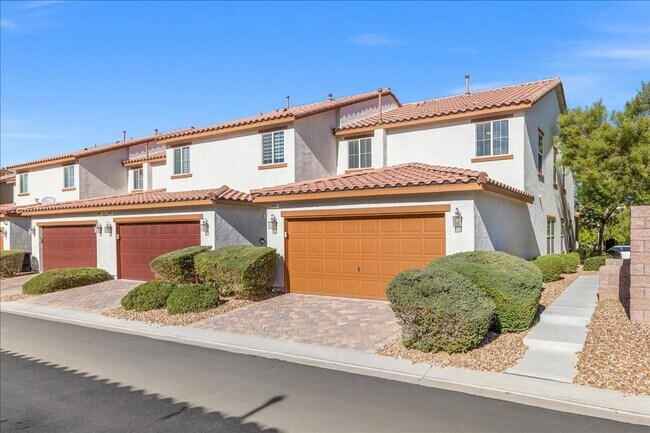 Building Photo - Spacious, Modern, Fully Furnished 3 Bedroom Home in Inspirada