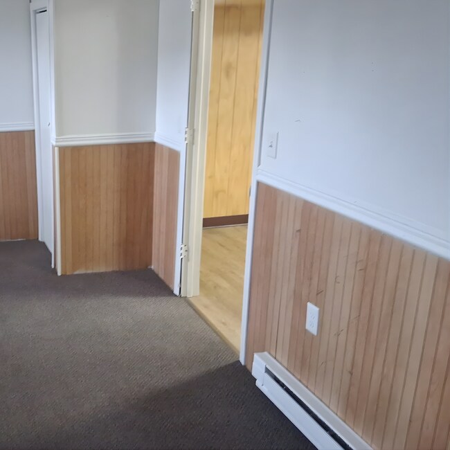 Building Photo - 802 Main St