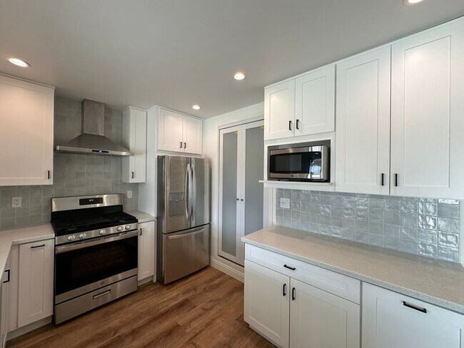 Building Photo - 731-731 Reef Dr