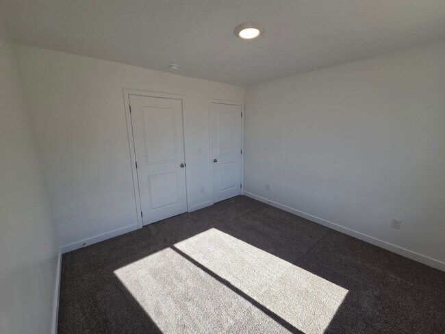 Building Photo - Discover Your Washington Dream Home!