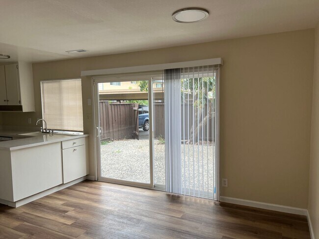 Building Photo - Beautiful 3Bd/1.5Ba Townhouse in a Highly Desirable Hayward Neighborhood!
