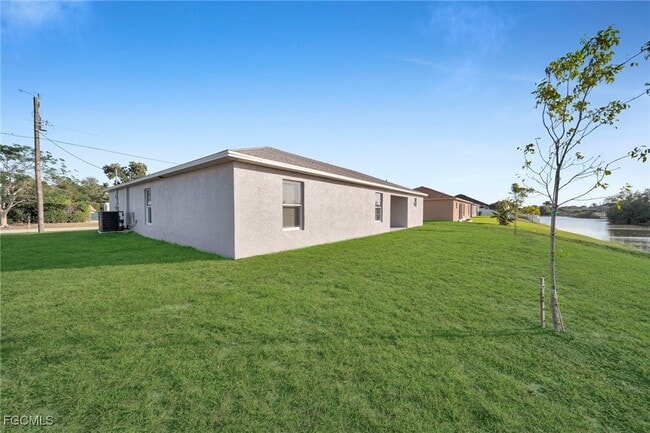 Building Photo - 1106 NE 11th Ave