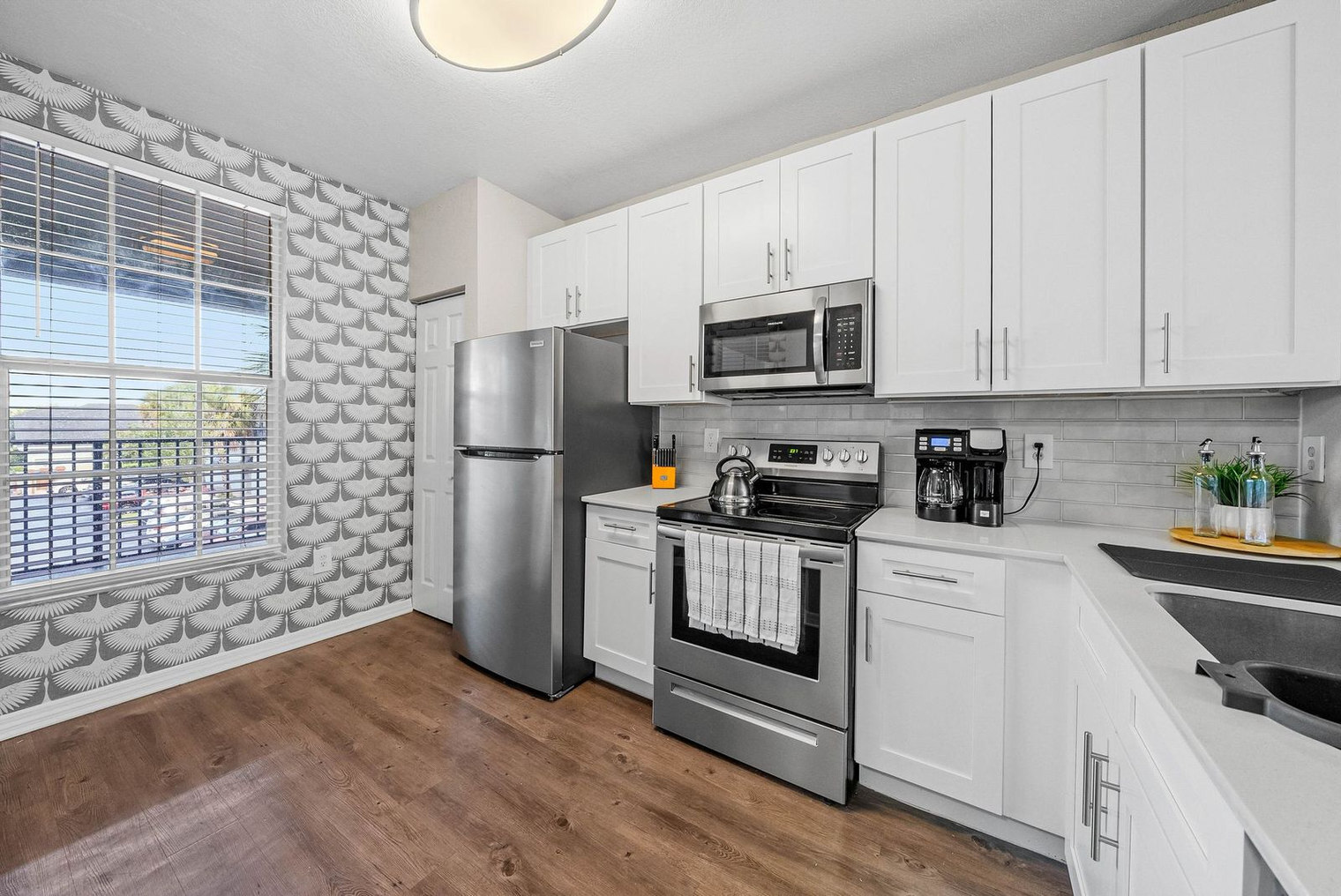 Building Photo - 10142 Montague St