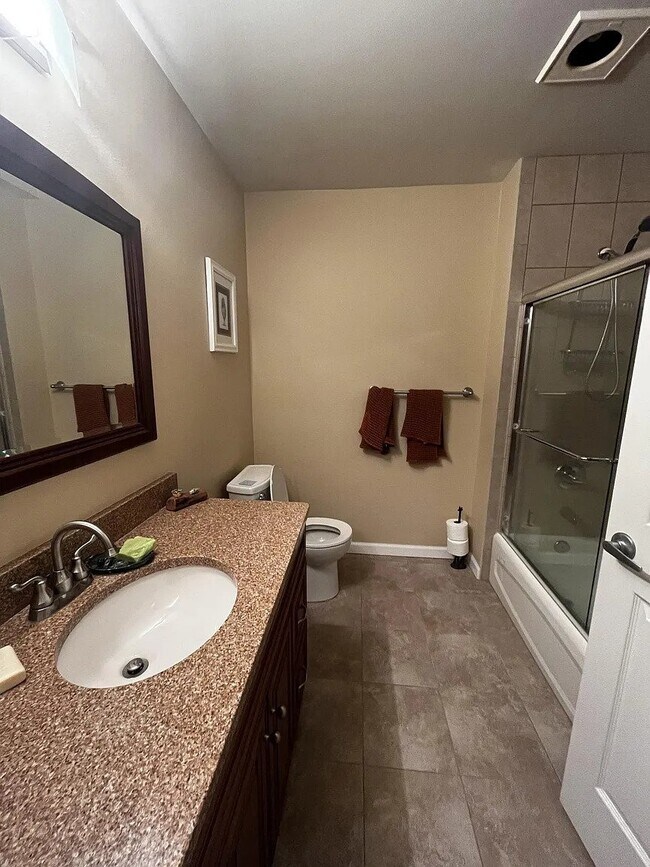 2nd Full Bath - 1125 E Olive St