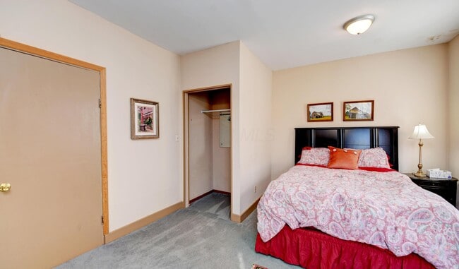 Building Photo - 705 Bryden Rd