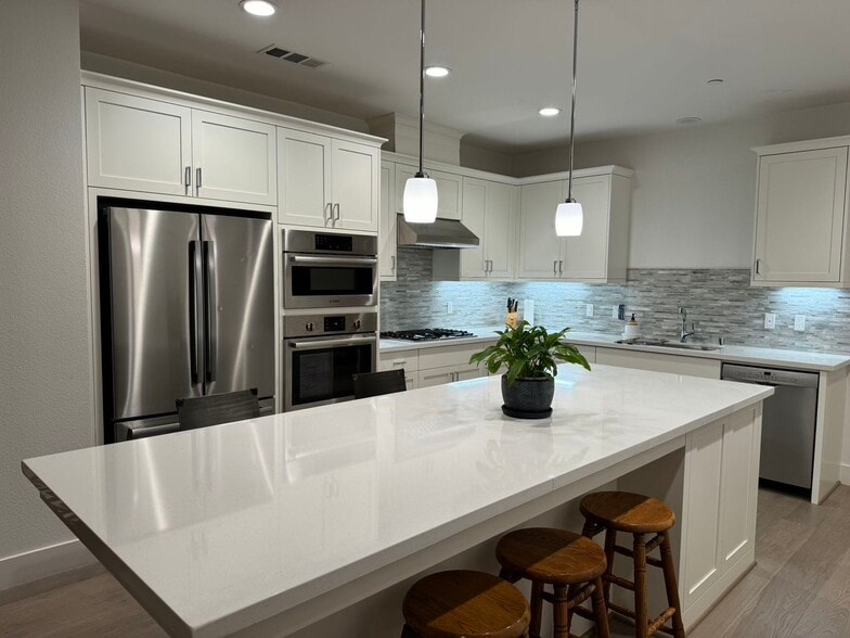 Building Photo - 39136 Memorial St