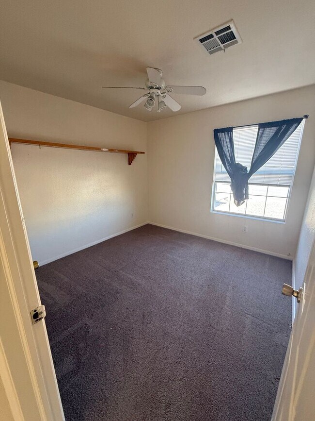 Building Photo - Beautiful home in great Area