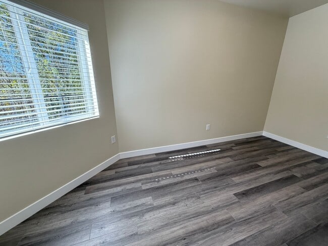 Building Photo - 1413 Shoshone St