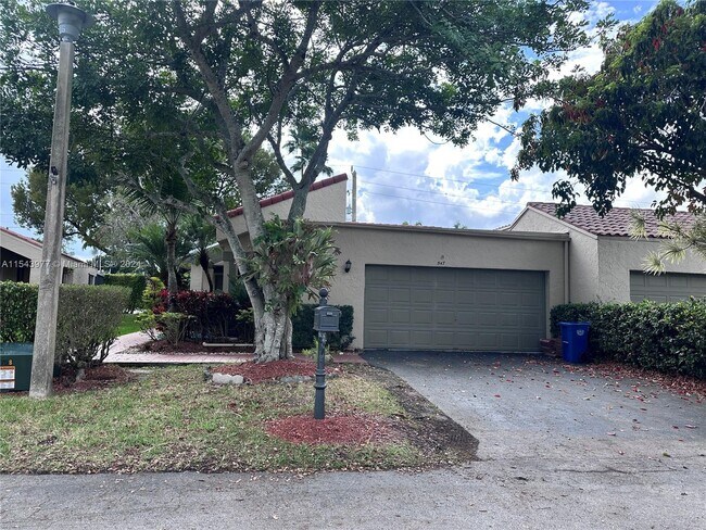 Building Photo - 547 Patio Village Way