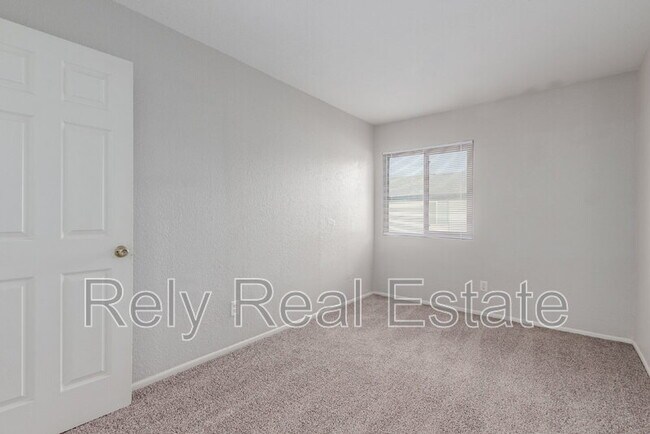 Building Photo - 12740 W Amy Dr