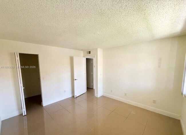 Building Photo - 1253 SW 46th Ave