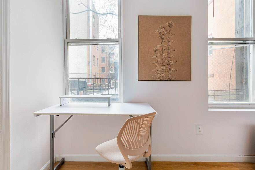 Building Photo - 93 1/2 East 7th Street-SI FL1-ID1054297P