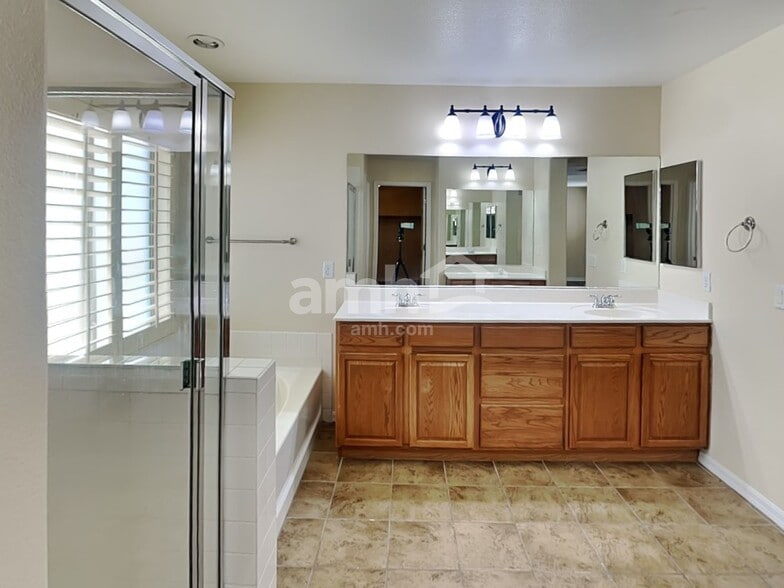 Building Photo - 136 Palatial Pines Ave