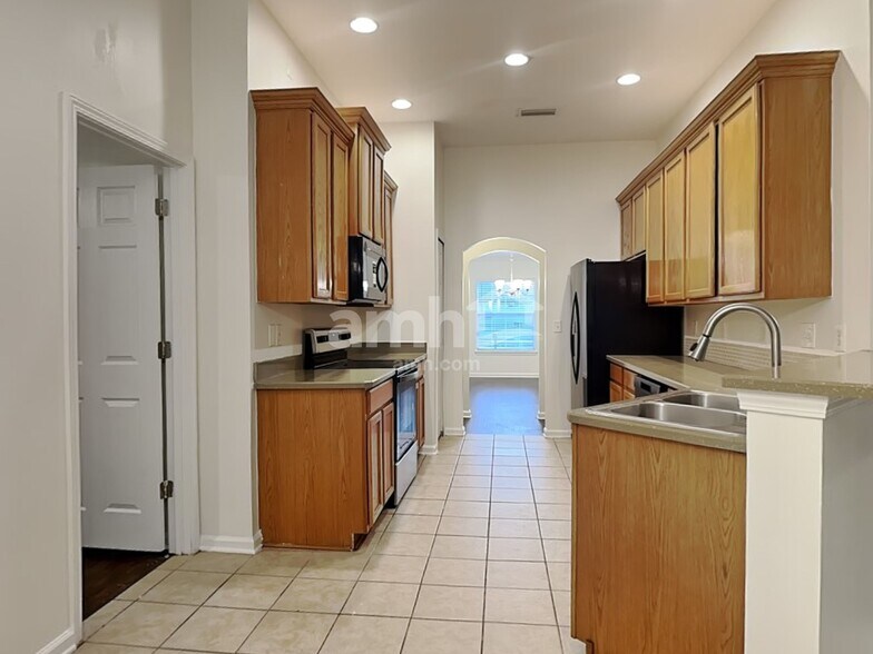 Building Photo - 11670 Deep Springs Dr N