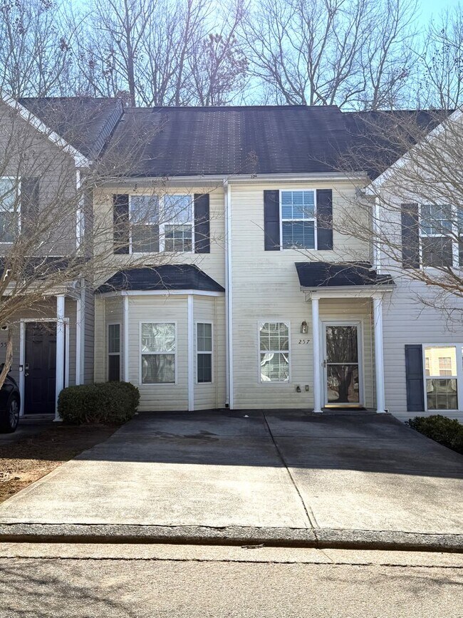 Building Photo - 2 bed 2 bath townhome