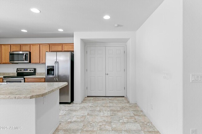 Building Photo - 40925 W Patricia Ln