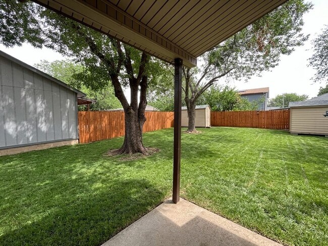 Building Photo - 8008 Indian Bend