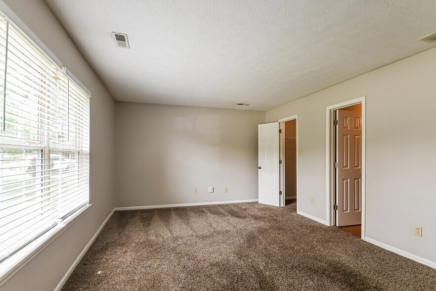 Building Photo - 6261 Hazelhatch Dr