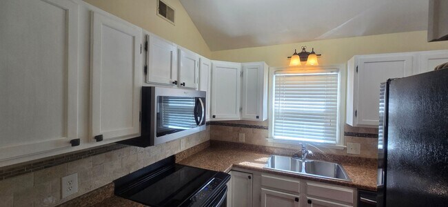 Building Photo - 3313 Fort Harrods Ct