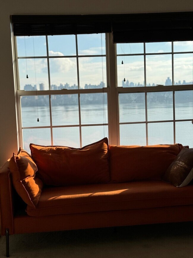 Building Photo - 20 Bergen Ridge Rd