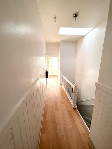 Building Photo - 44A Varennes St