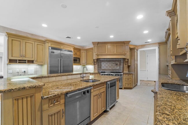 Building Photo - 1 Euclid Rd