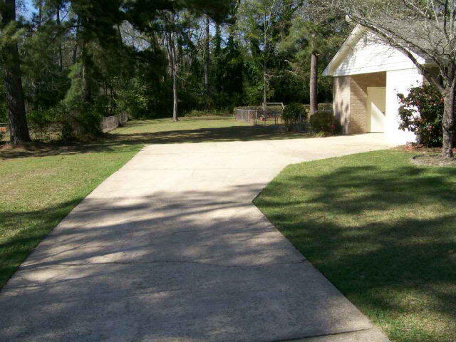 Building Photo - 715 Haile St